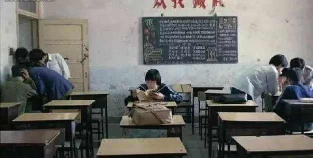 常宁人的回忆,穿越40年的教室,发生的变化让人惊叹